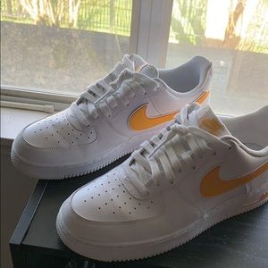 Air Force 1’ 07 3 universe gold (size 9.5)